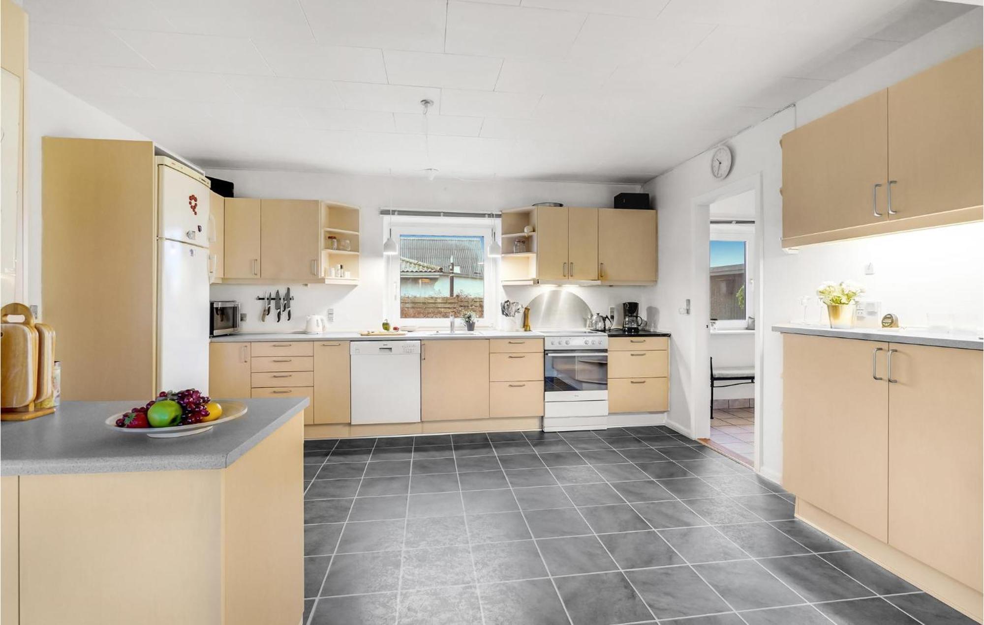 Beautiful Home In Nakskov With Kitchen Экстерьер фото